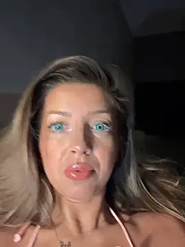 [13 Mar 05:13] Private Show squirt - SoniaDeviis 캠 모델의 동영상