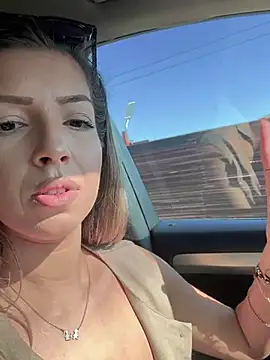 Risky squirt - SoniaDeviis 캠 모델의 동영상