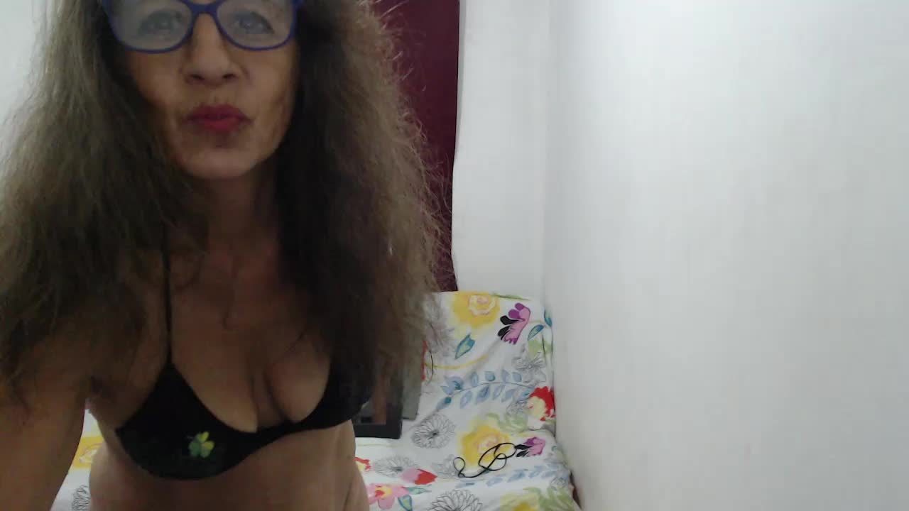 [13 Jun 16:49] Private Show - vídeo de la modelo de cam luz_stella