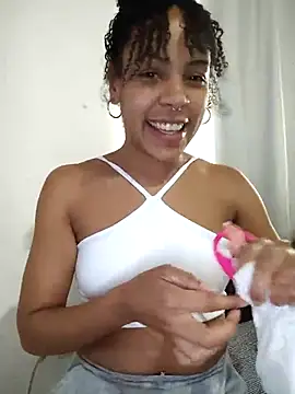 [13 Jul 15:41] Private Show - video by Julia_Pretinha cam model