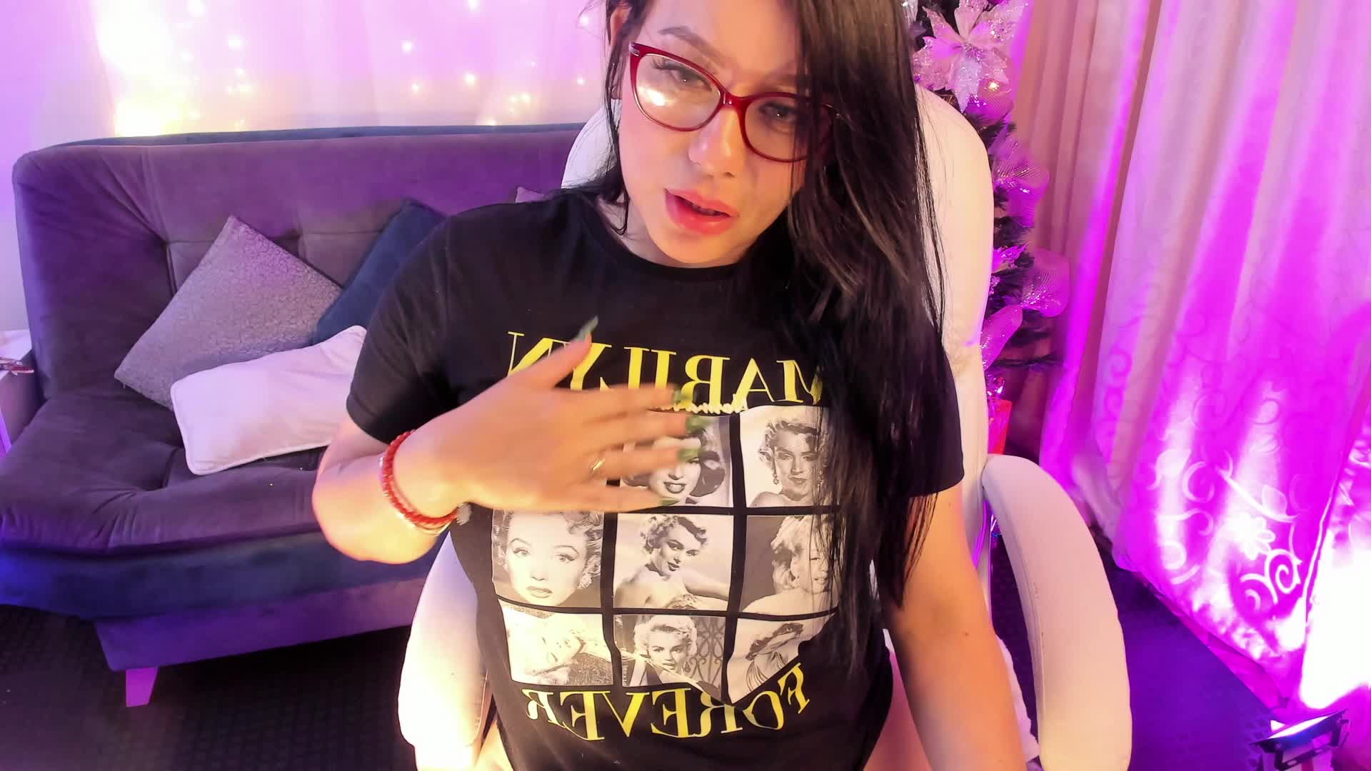 surprise video - วิดีโอโดย Miah_gomez_ โมเดลแคม