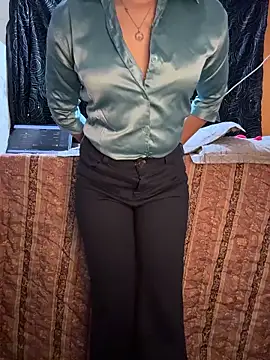 3 girl pussy fucking - Miss__Malaika 캠 모델의 동영상