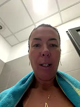 Shower show at the gym!!!!! - video van eveangelll cam-model