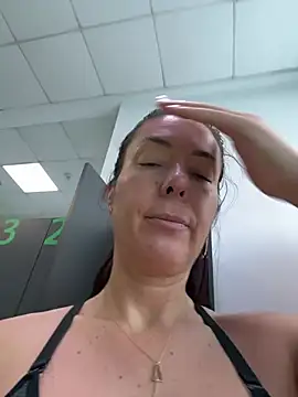 Locker gym play almost busted - video van eveangelll cam-model