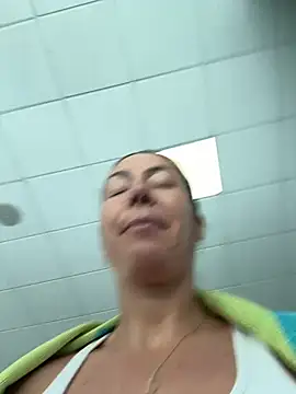 Dildo shower gym😈😈😈 - video oleh model kamera eveangelll