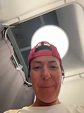 Fitting room 2 fingers in ass +squirt