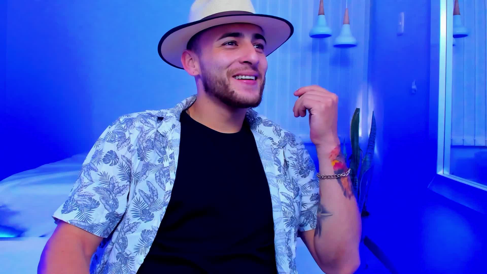 I WANT TO EAT IT ALL!! - vidéo du modèle de showcams Drako_Lamar