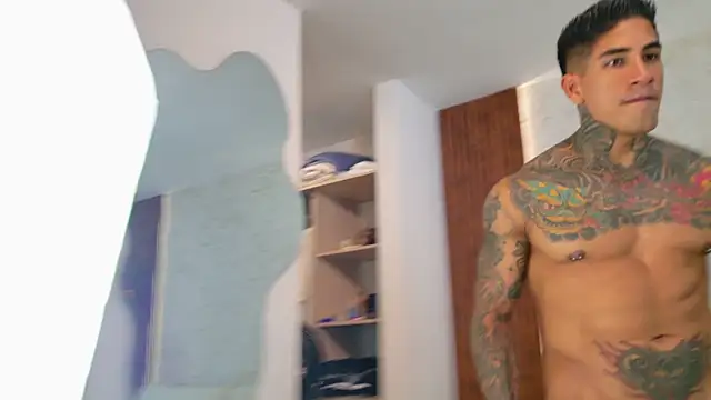 close view from the floor - AdanReilly adlı kamera modelinin videosu