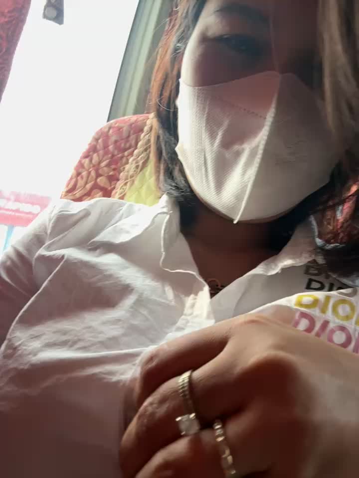 in busss - video oleh model kamera May-Squirt