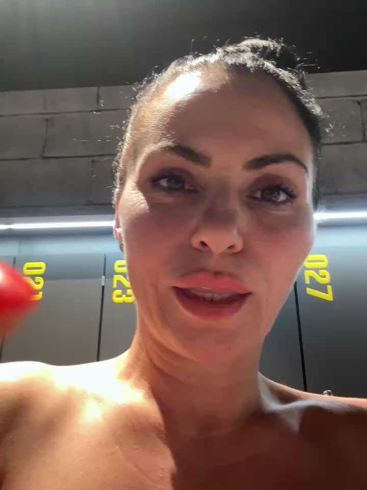 [26 Jun 19:33] Private Showdildo pussy in gym - video oleh KimKelly13 kamera model