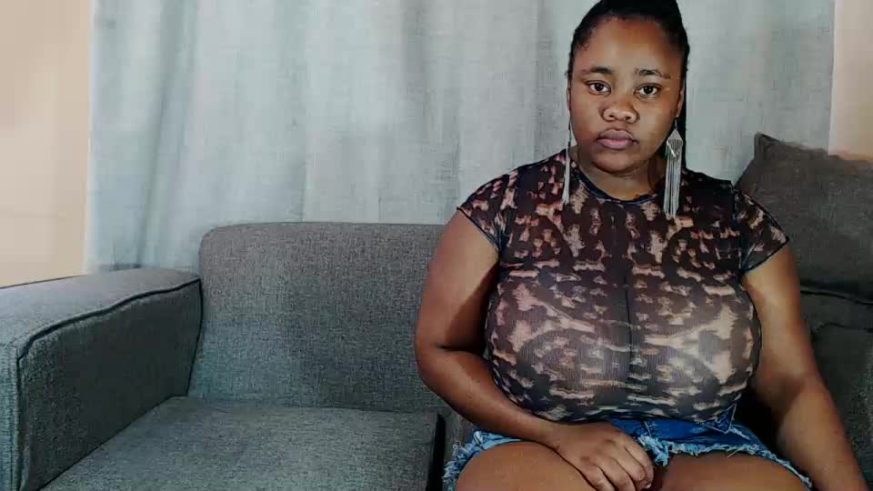 both fuck pussy hard and deep with dildo - vidéo du modèle de showcams MissTiTi01