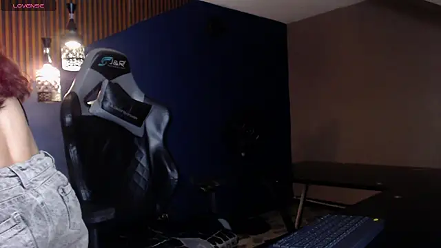 casual moment hehehe - video by CharlotteMuller cam model