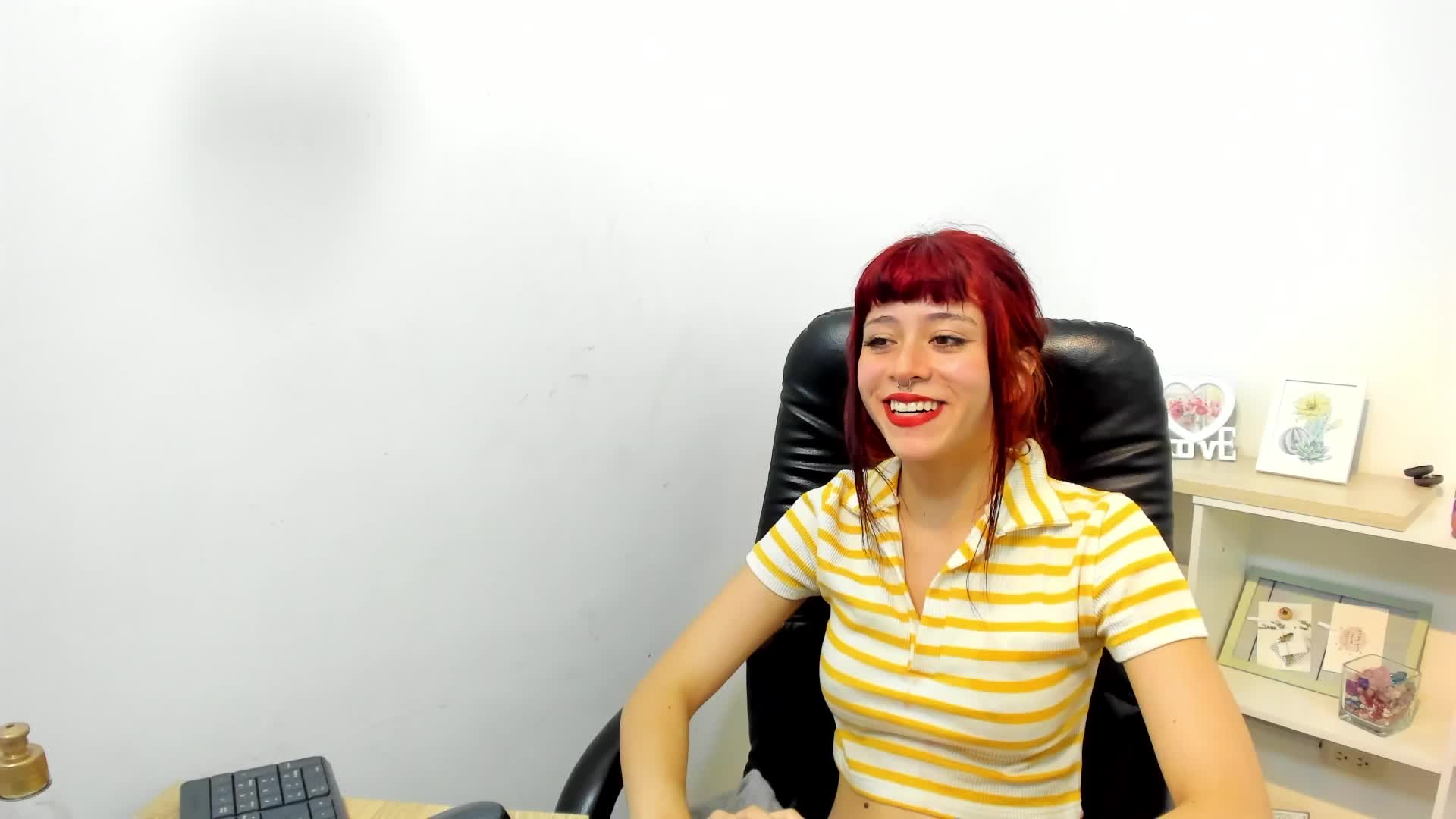 ass - clip cu SuzzyyM model videochat