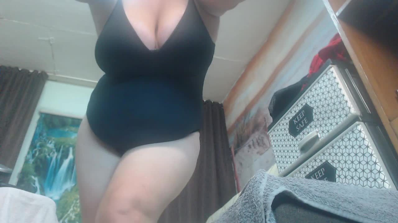 shaved nice pussy－カメラキャストのEmmaSquirtの動画