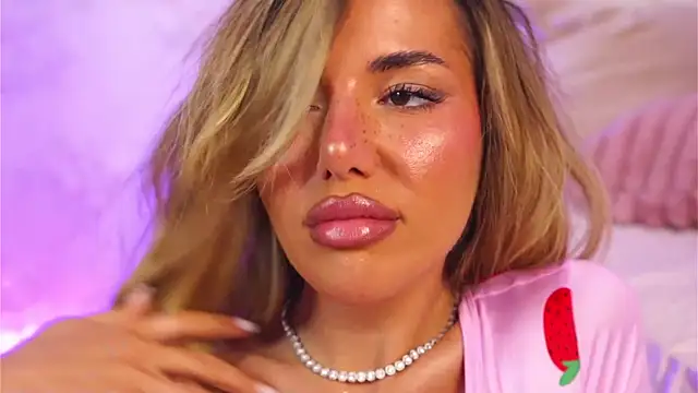 Strip and Tease - video by ClaraHazel cam model