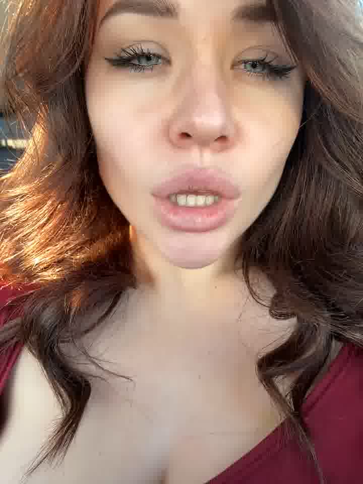 I end up squirting in the car - video by South_Carolina cam model