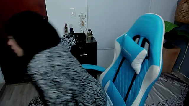 [4 Apr 14:25] Private Show tight pants in my pussy I smoke - video by chaymae_nah_