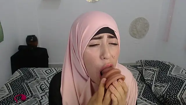 deep throat small cock look at the end - video by chaymae_nah_ cam model