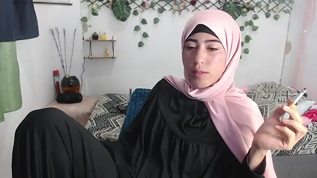 [19 Jun 17:33] Private Show I masturbate with cars sound smoking - video by chaymae_nah_ cam model