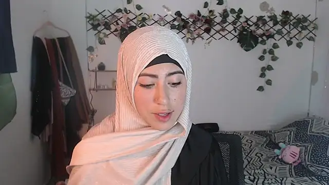 [28 Jun 12:15] Private Show Black cock in a very hot pink pussy deep throat - video by chaymae_nah_ cam model