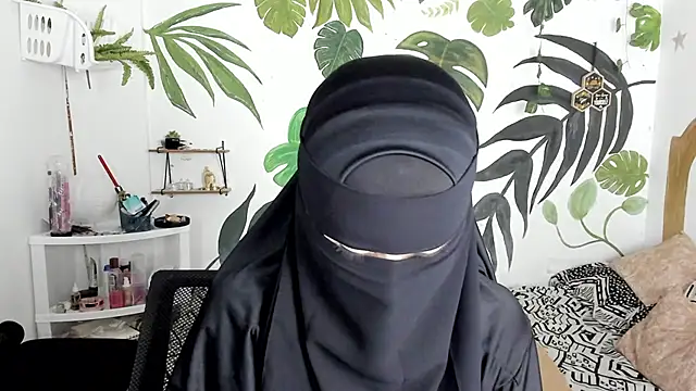 I'm surprised the Arab girl gets naked and sucks my dick for hours-カメラキャストのchaymae_nah_の動画