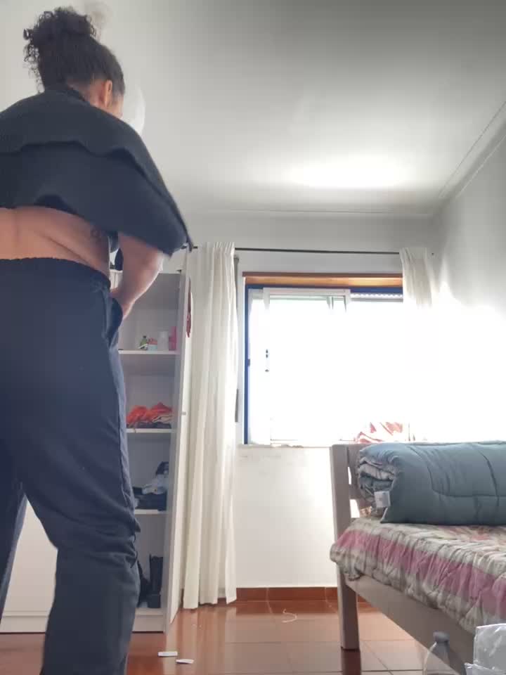 Primeiras lives em Portugal, ainda tinha marquinha de biquini. - video av rafamarianoofc cam-modell