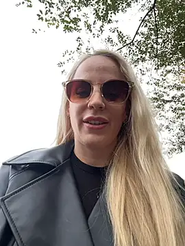 Outdoor Squirt – video modela na kameri June695_