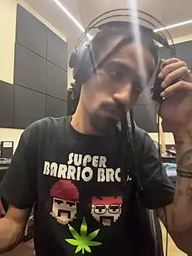 Nipple + Cock + anal doggy - vidéo du modèle de showcams FavelaDaddyCum