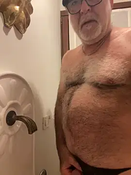 EMPTYING MY BLADDER - Video von EroticVenetian Cam-Model