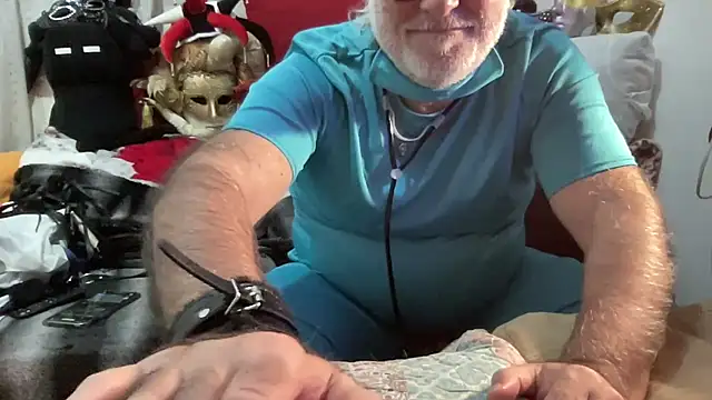 KINKY DOC JERKING HIS DICK BEFORE SURGERY - Video von EroticVenetian Cam-Model