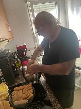 IT'S MORE THAN JUST A TIRAMISU COOKING SHOW - Video von EroticVenetian Cam-Model