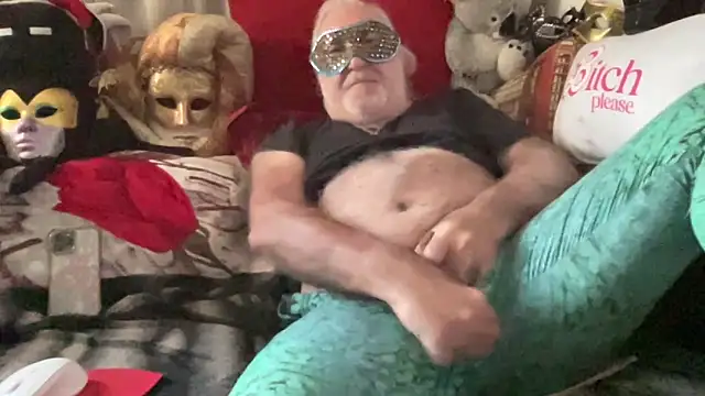 ALMOST CAUGHT BY LIBIDO LESS PARTNER - Video von EroticVenetian Cam-Model