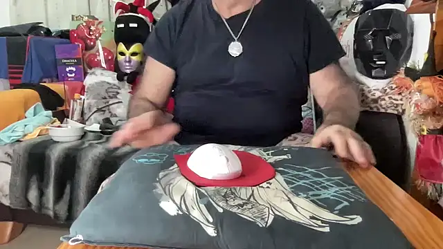 CHEETAH STOCKINGS FEET AND ASS SHOW - Video von EroticVenetian Cam-Model