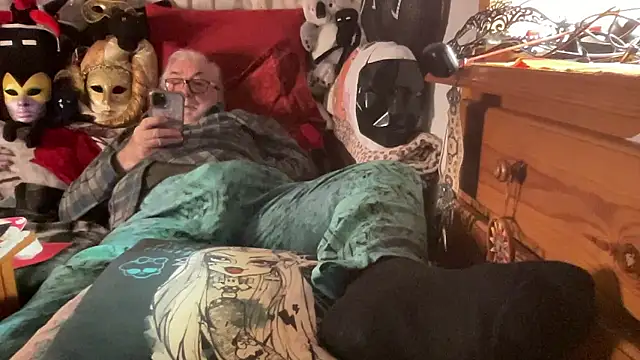 NAUGHTY DADDY JERKING AND SHOWING SEXY FEET - video av EroticVenetian cam model