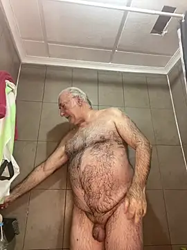 HAIRY VENETIAN TAKING A SHOWER - video by EroticVenetian cam model
