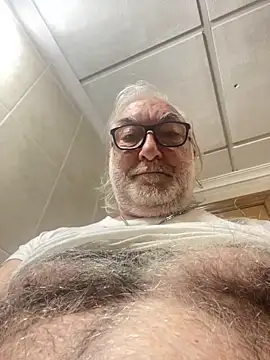 OMG DADDY IS A HORNY BITCH - video by EroticVenetian cam model