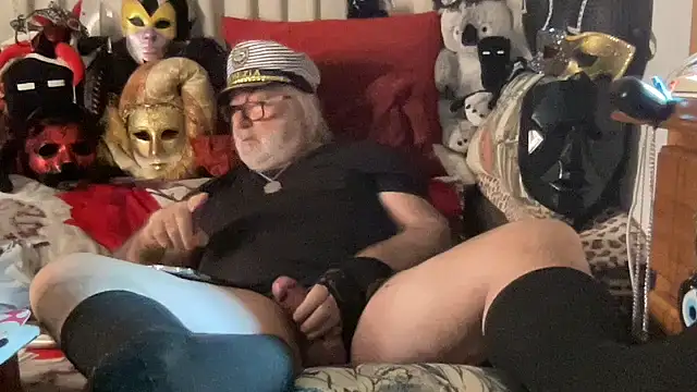 VENETIAN DADDY LOVES SOCIAL JERKING..MMM - video by EroticVenetian cam model