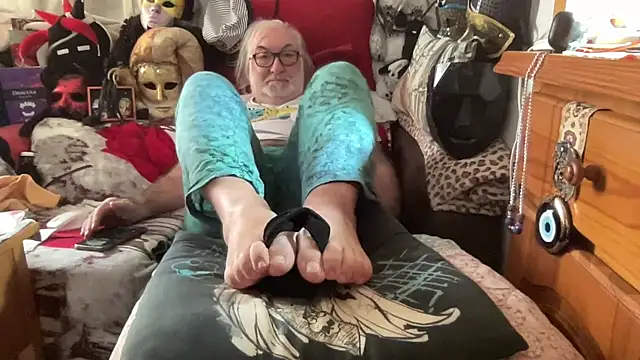 FEET SHOW AND MORE - video by EroticVenetian cam model