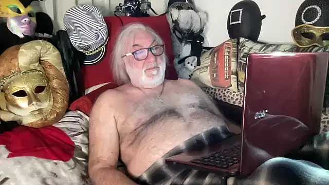 MY EROTIC STORY: THE GREEN MONSTER OF LAKE BATETI - video by EroticVenetian cam model