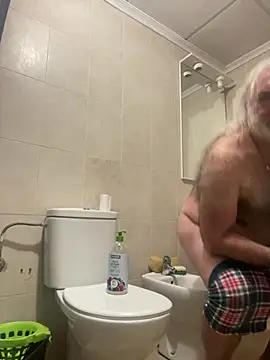 DADDY LOVES TO CUM IN THE EARLY MORNING...MMM