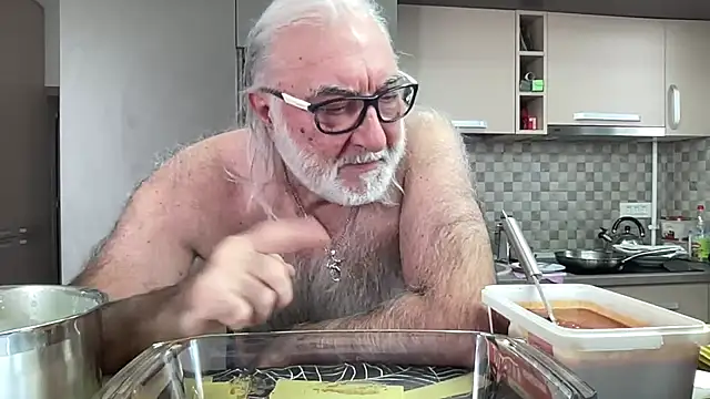 COOKING SHOW: BAKED LASAGNA WITH EGGPLANT - video by EroticVenetian cam model