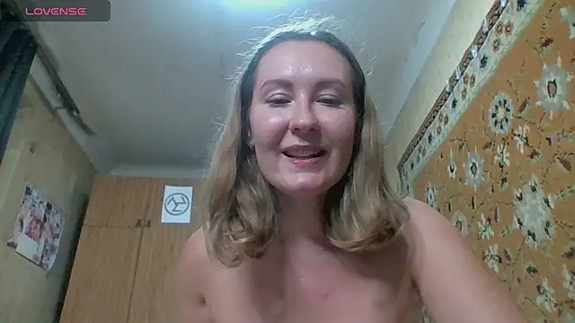 I sit on your face - video by AnnaXLovers cam model