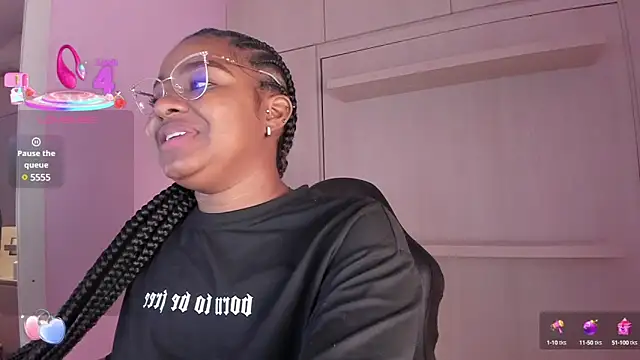 Playing with nipples + fingering pussy 💗 - video oleh model kamera tamaraa_smiith