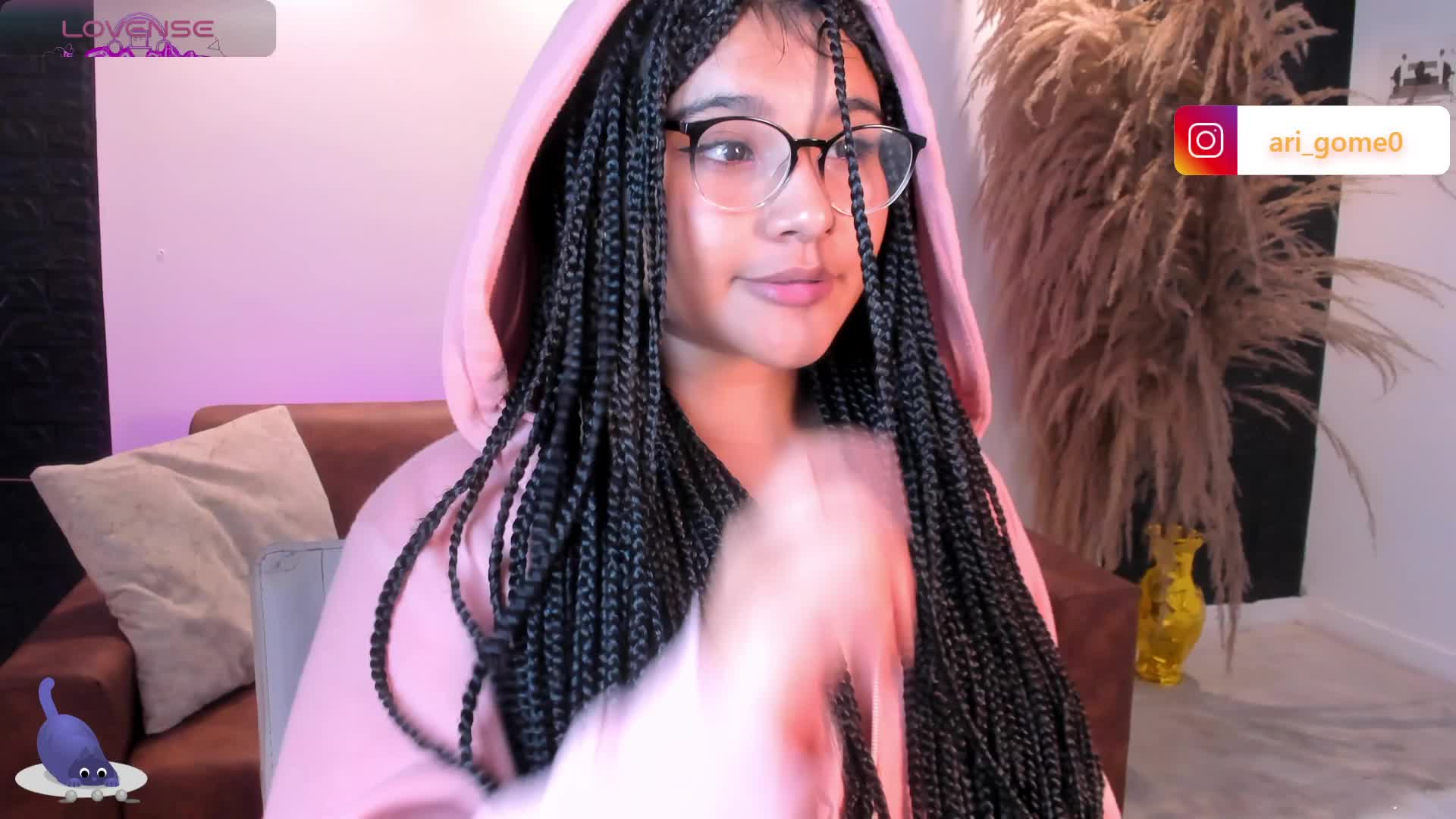 Sucking Dildo - vidéo du modèle de showcams ArigyGomez
