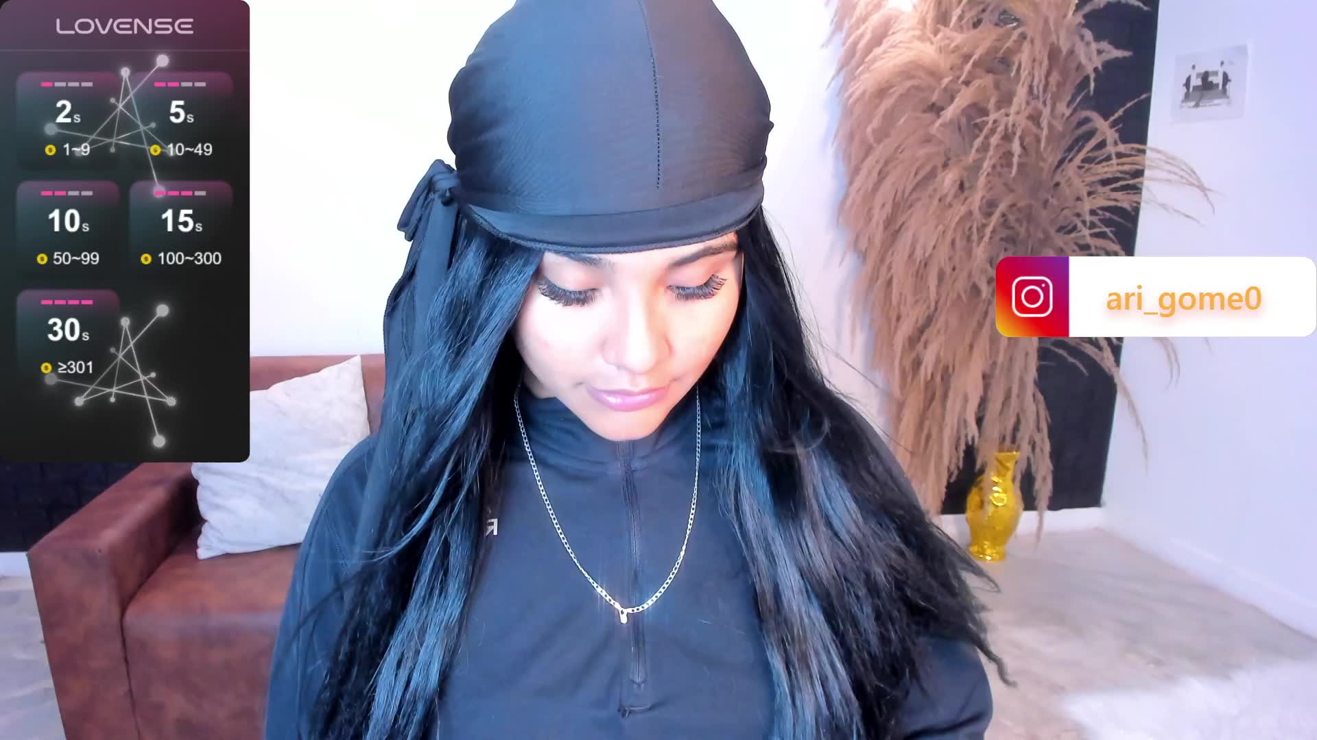 Your beautiful brunette with a hot body - vidéo du modèle de showcams ArigyGomez