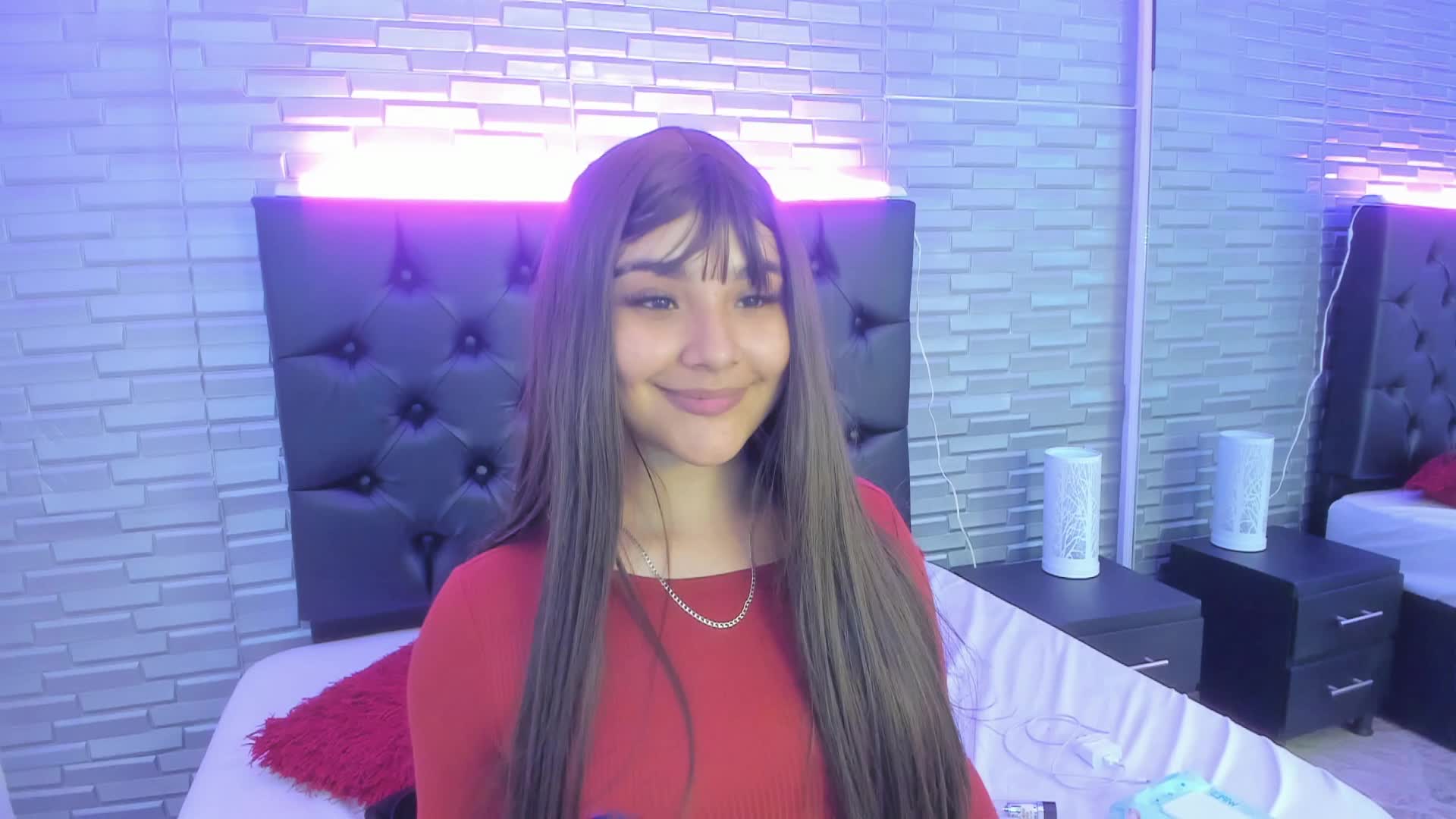 Hot brunette - vidéo du modèle de showcams ArigyGomez