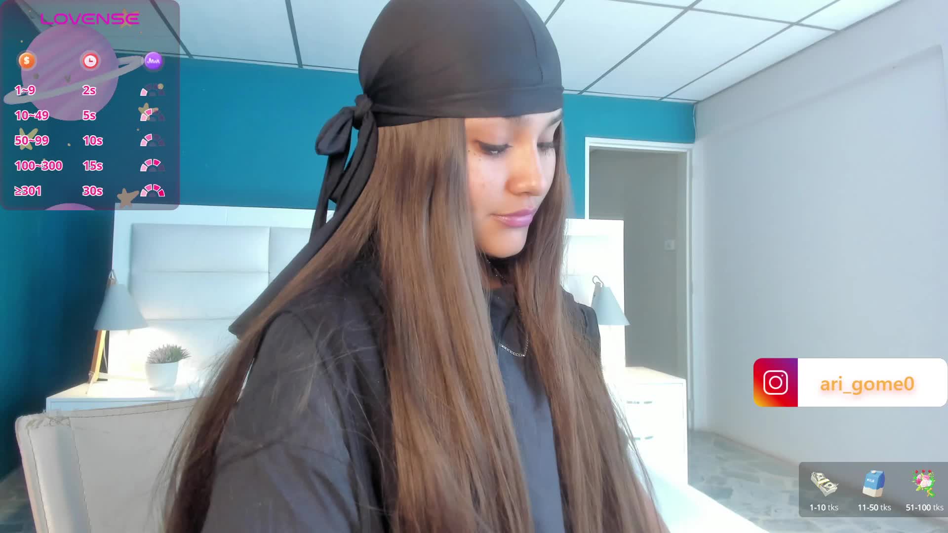 wet fingers - vidéo du modèle de showcams ArigyGomez