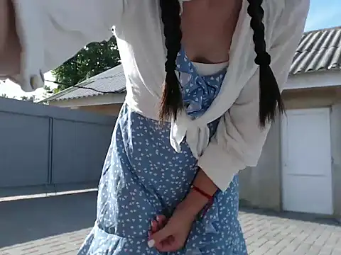 [19 Aug 16:19] Public Show crazy farm nasty girl i havea crazy hot  video on snapchat - clip cu _JustmeHere_ model videochat