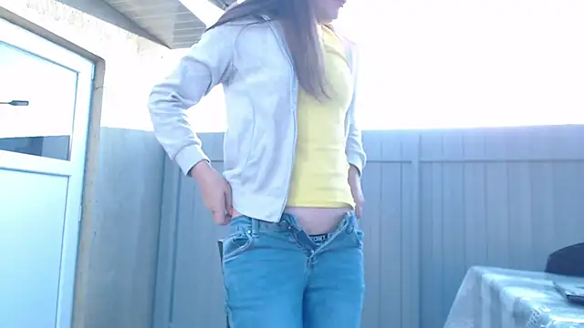 nude me totally  outside - vidéo du modèle de showcams Isabelitta333