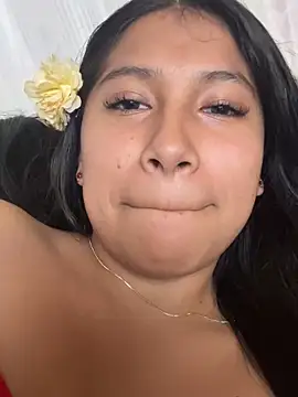 I masturbate in front of my cell phone - video by LinnaGardenia cam model